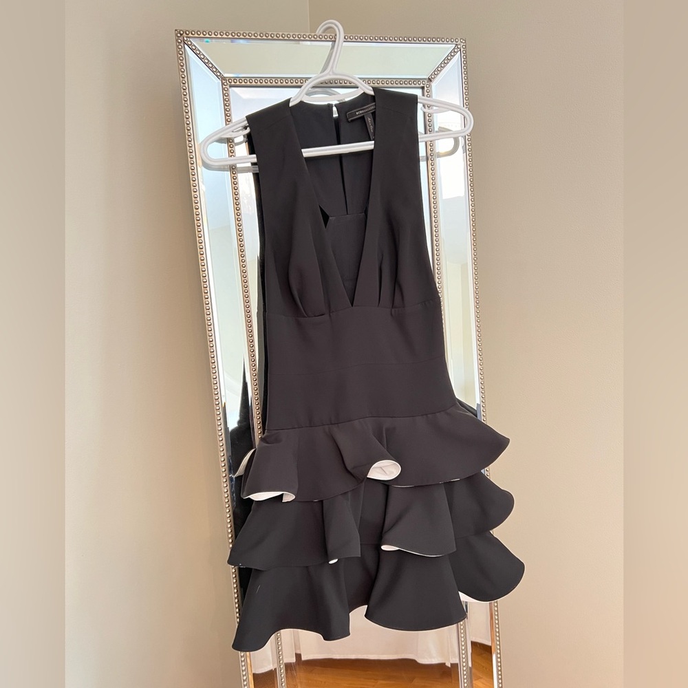 BCBGMAXAZRIA KATIA RUFFLED SLEEVELESS BLACK/WHITE COCKTAIL DRESS SIZE 2 US
